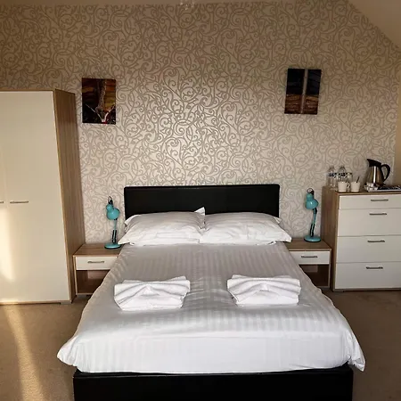 מלון The Captain Cook 4*