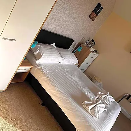 The Captain Cook 4*